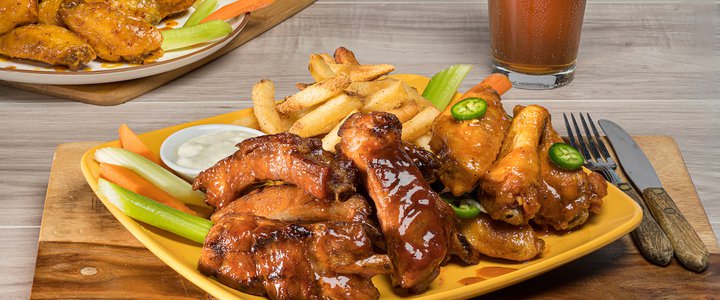 Glory Days Grill's Twisted Ribs & Wings Combo