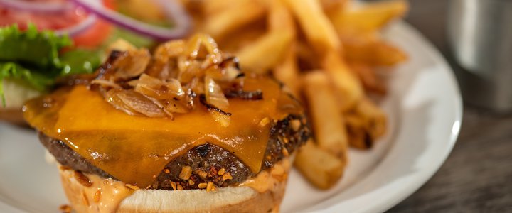 Glory Days Grill's SMOKY MEMPHIS-STYLE CHEESEBURGER